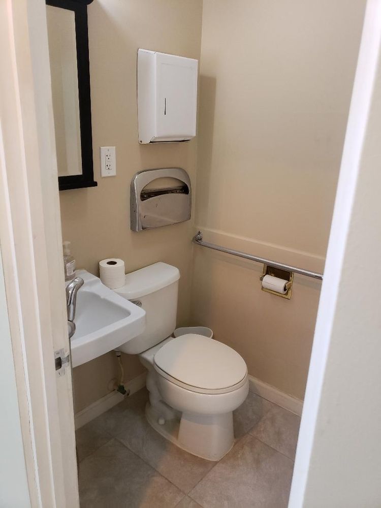 1321 Paradise Ln, Los Banos, CA 93635